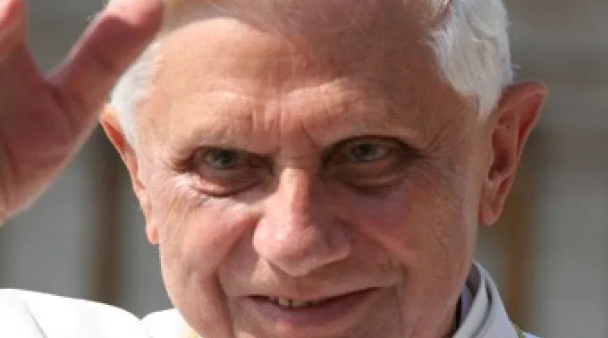 Papa_benedicto_contento paz.jpg ?? 